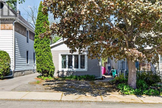 29 STEVENSON AVENUE  Ottawa, ON K1Z 6M9