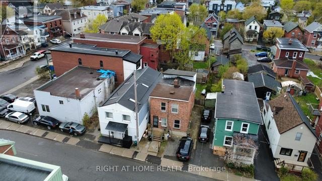 122 ECCLES STREET S  Ottawa, ON K1R 6S8