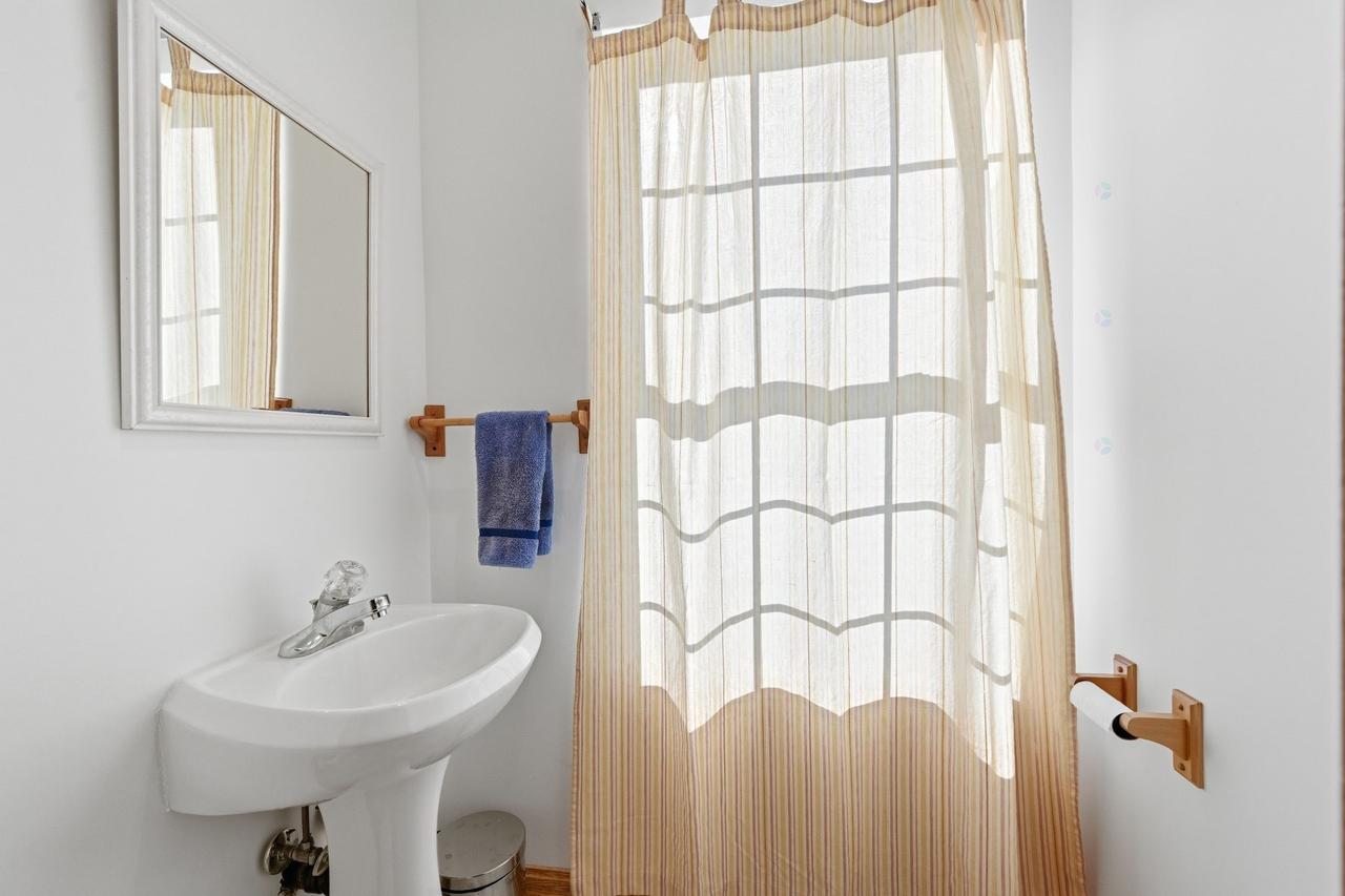 Powder room - 2487 Ch. De Béthanie, Béthanie, QC 