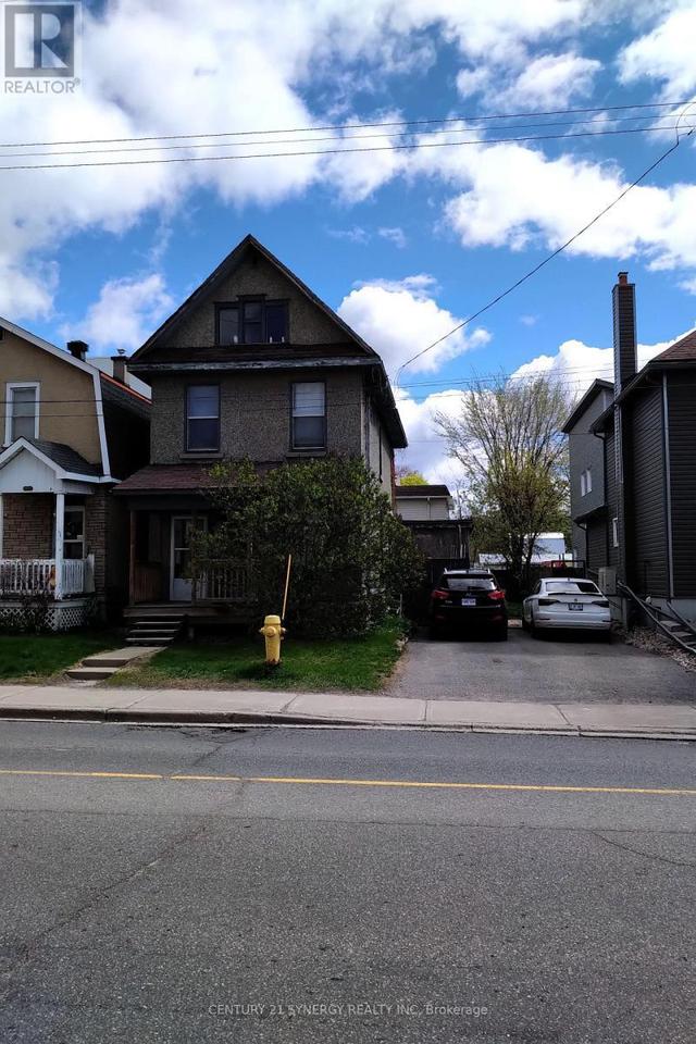 341 PARKDALE AVENUE  Ottawa, ON K1Y 1G7