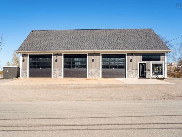 33 Elm Avenue  Wolfville, NS B4P 2A1
