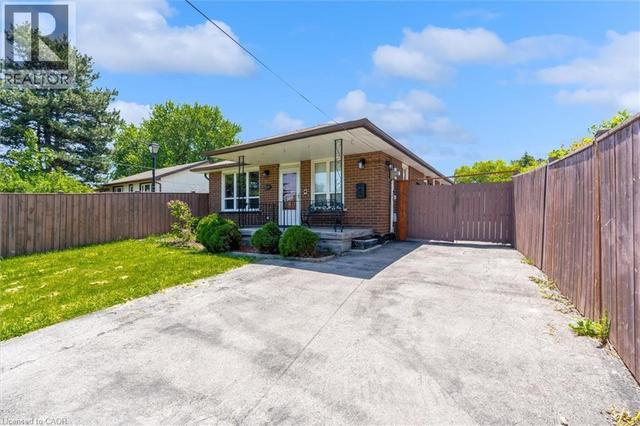 261 LIMERIDGE Road W  Hamilton, ON L9C 2V4