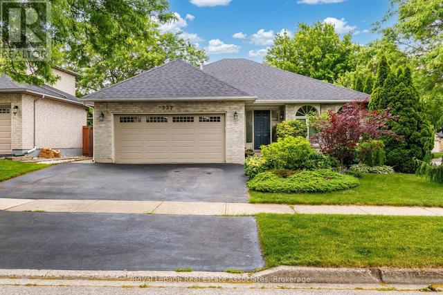 537 MATHEWMAN CRESCENT  Burlington, ON L7L 5S6
