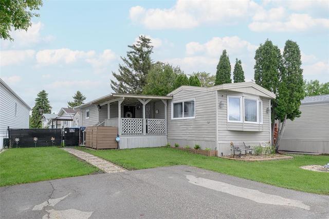 42 Sandale Drive  Winnipeg, MB R2N 1C8