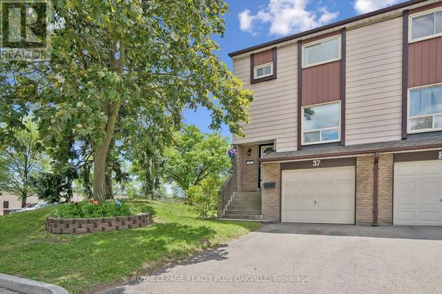 37 - 1221 DUNDIX ROAD  Mississauga, ON L4Y 3Y9