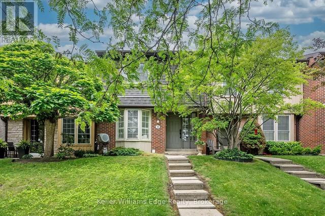 32 - 3049 GLENCREST ROAD  Burlington (Roseland), ON L7N 3K1