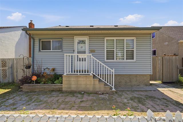 1262 Logan AVE  Winnipeg, MB R3E 1R3