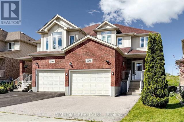 205 HUCK CRESCENT  Kitchener, ON N2N 0A3