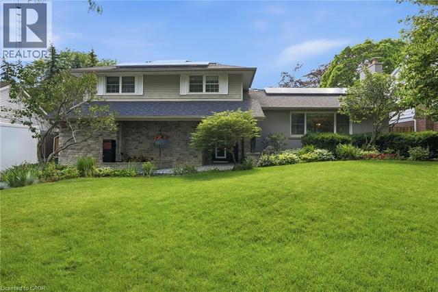 1321 FAIRWAY Court  Burlington, ON L7P 1M5