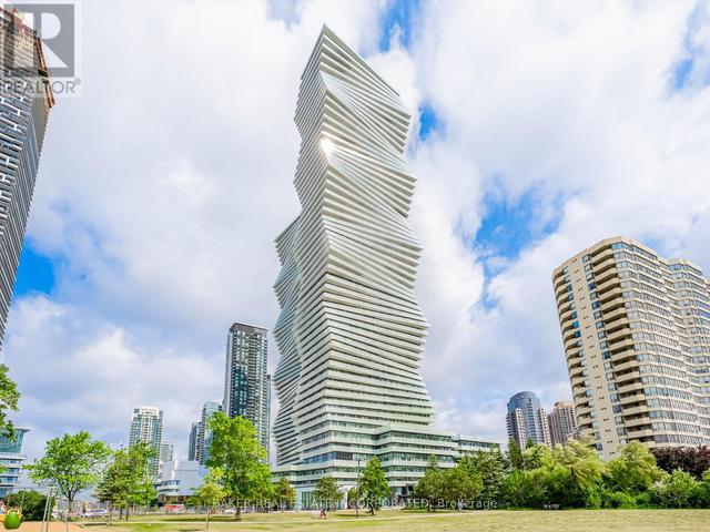 TH 12 - 407 WEBB DRIVE  Mississauga, ON L5B 0M4
