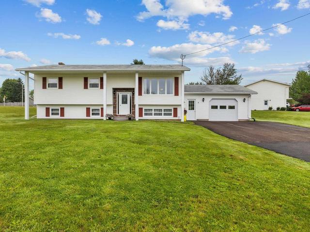 8 Oakland Drive  Charlottetown, PE C1C 1P3