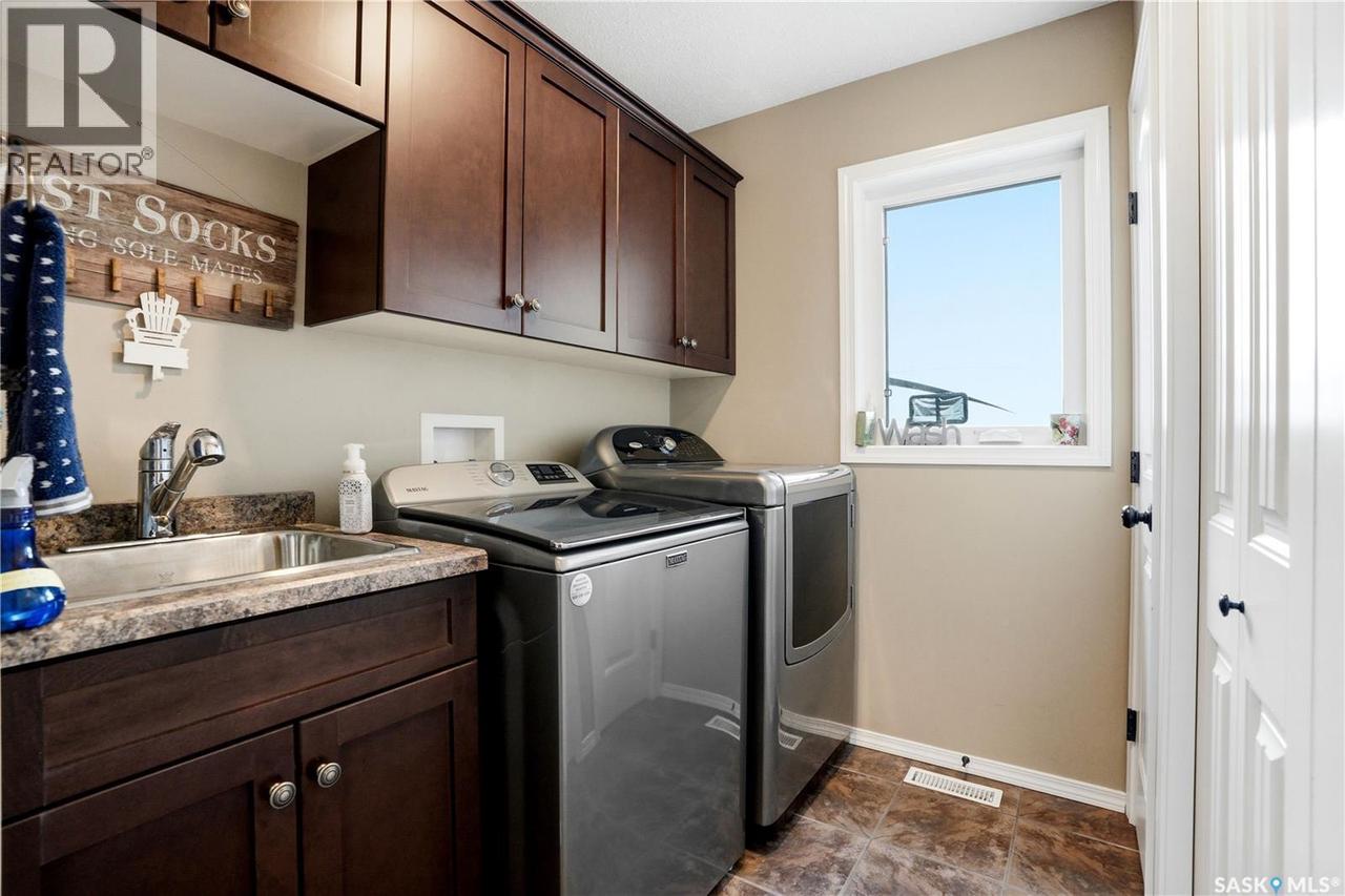 380 Carter Crescent, Cochin, SK 