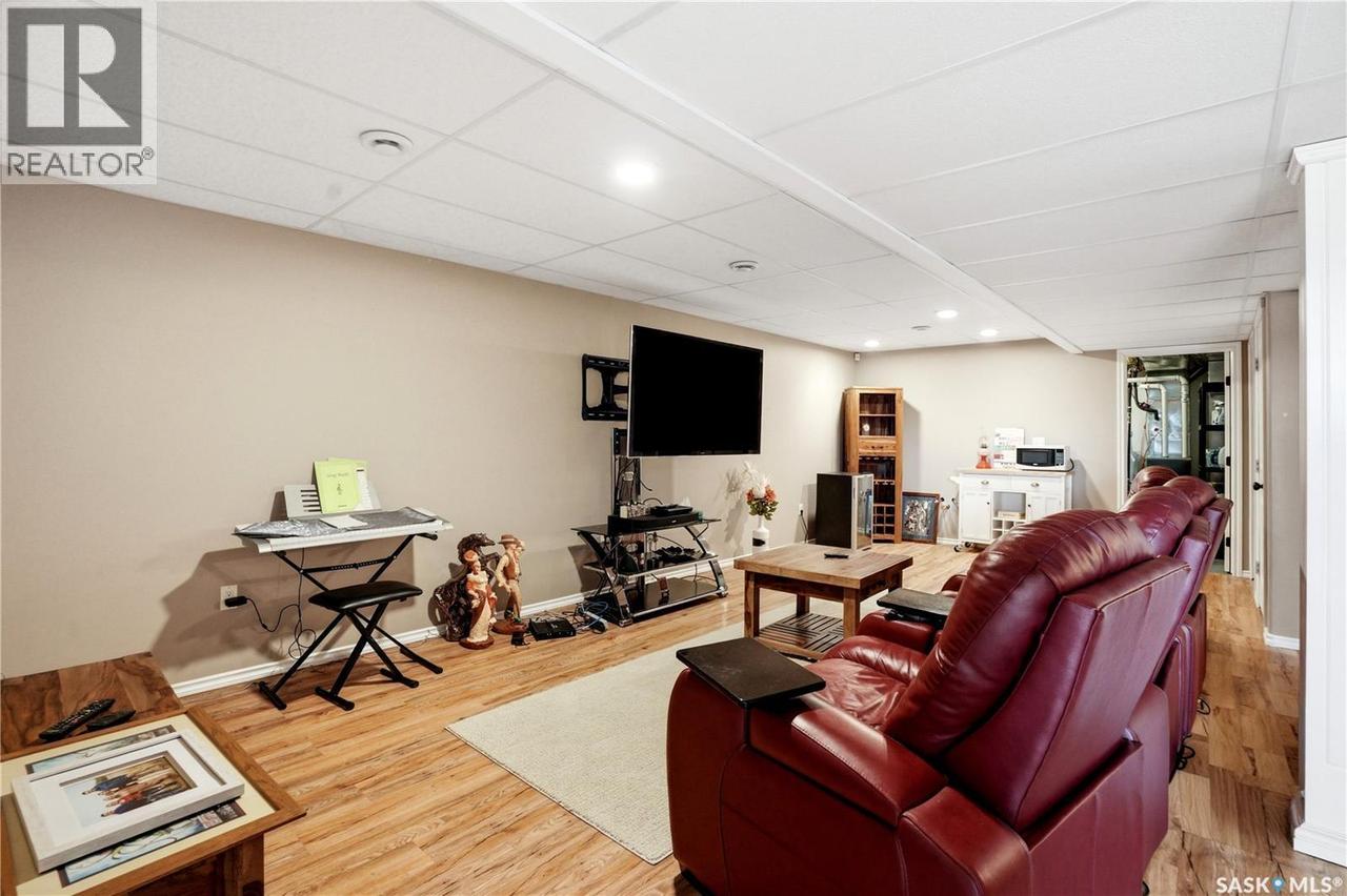 380 Carter Crescent, Cochin, SK 