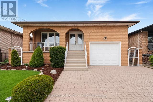 366 BERKINDALE DRIVE  Hamilton, ON L8E 3T8