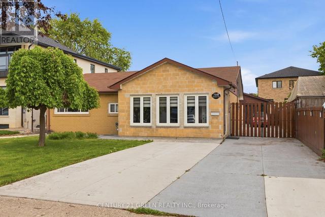 7649 REDSTONE ROAD  Mississauga, ON L4T 2B7