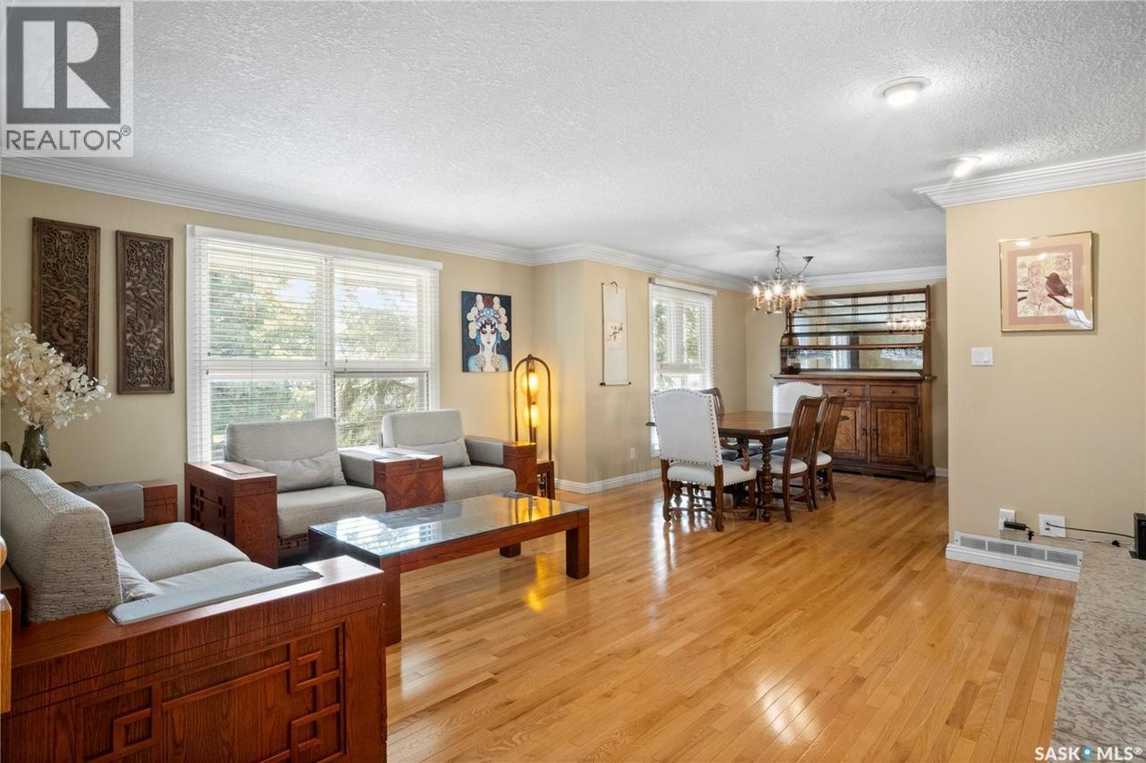 66 Leslie Place, Regina, SK 