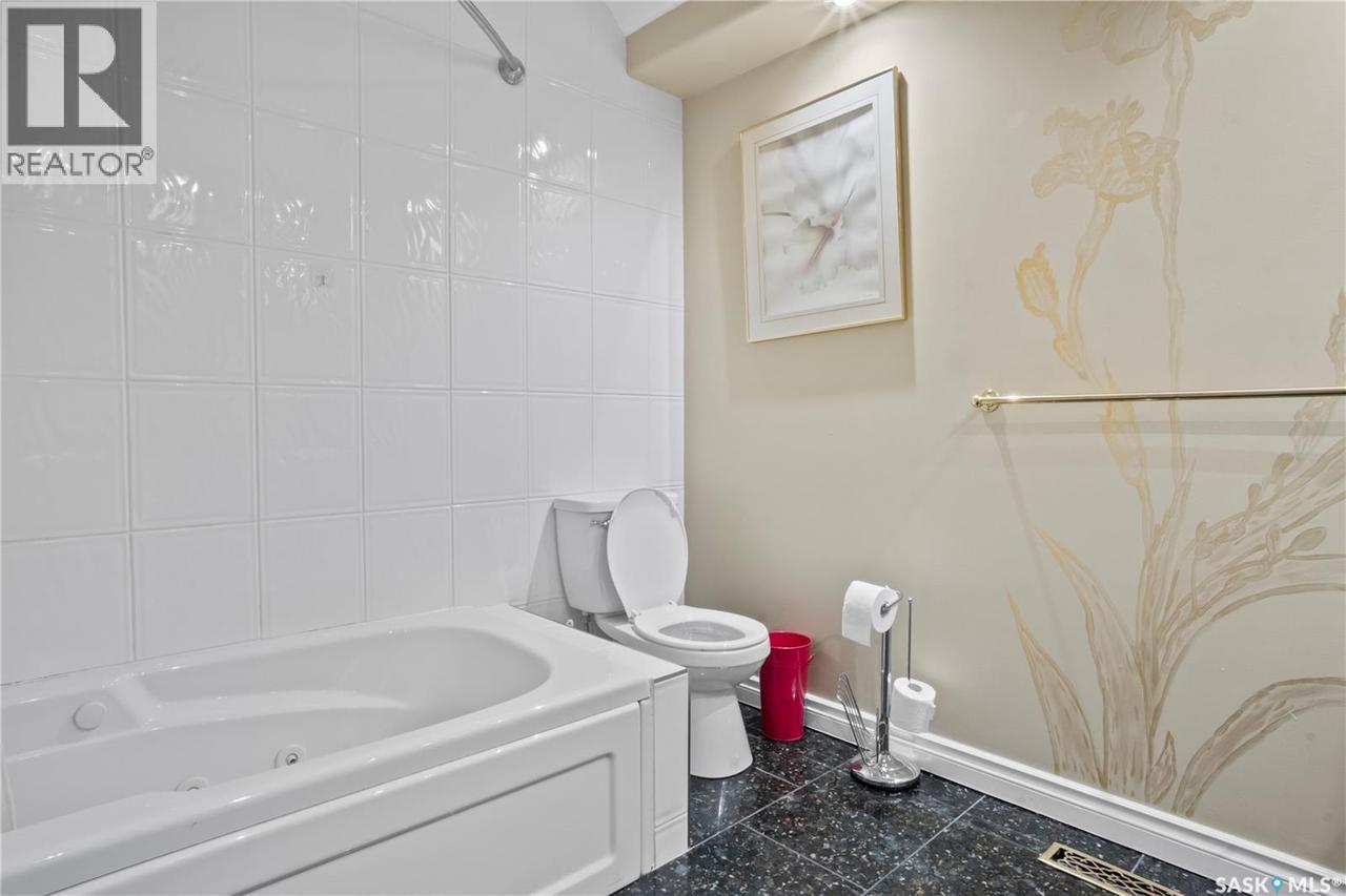 66 Leslie Place, Regina, SK 
