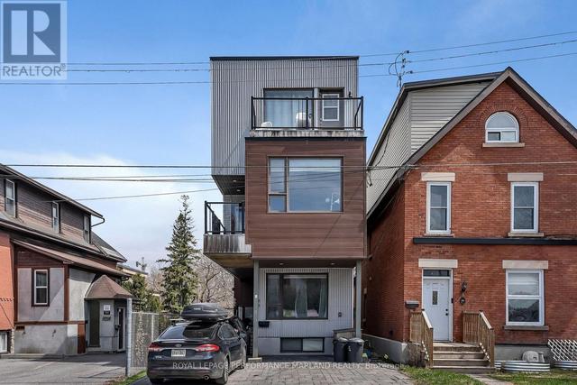 99B CONCORD STREET N  Ottawa, ON K1S 0Y7