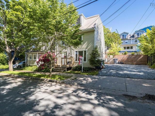34 Fairbanks Street  Dartmouth, NS B3A 1C1