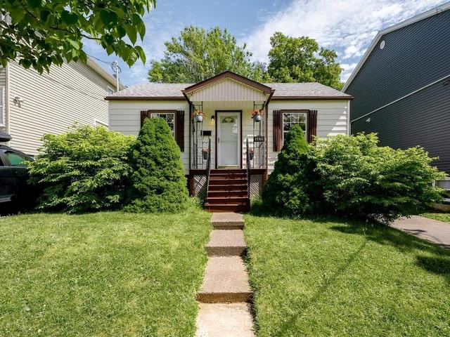 6474 Roslyn Road  Halifax, NS B3L 2M7