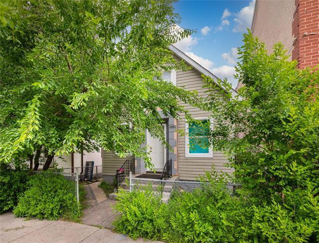 669 Flora AVE  Winnipeg, MB R2W 2S6