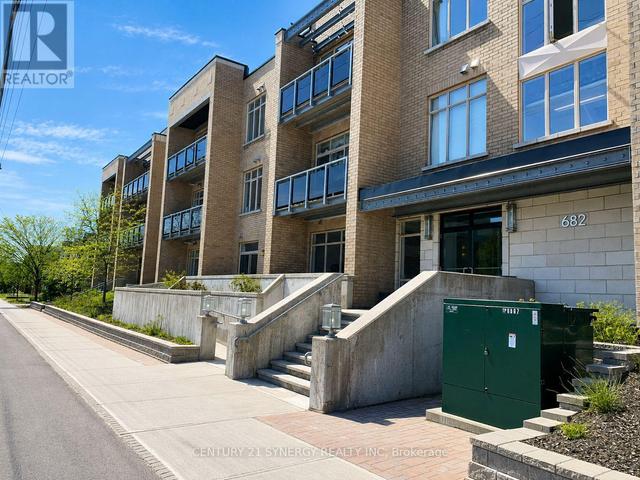 209 - 682 CHURCHILL AVENUE N  Ottawa, ON K1Z 5G5