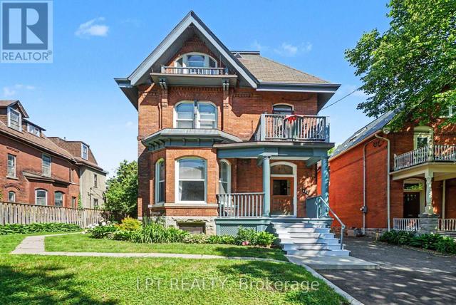 475 MACLAREN STREET  Ottawa, ON K1R 5K5