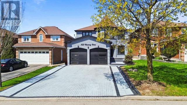 1521 ROSEWAY DRIVE  Mississauga, ON L5M 5M5