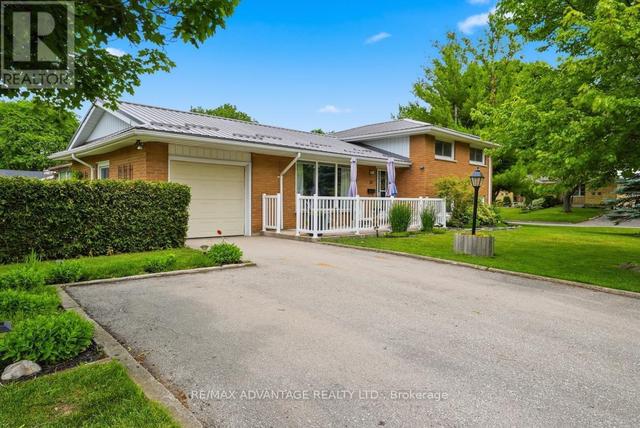 15 NORTH ALMOND PLACE  London South (South T), ON N5Z 4C8