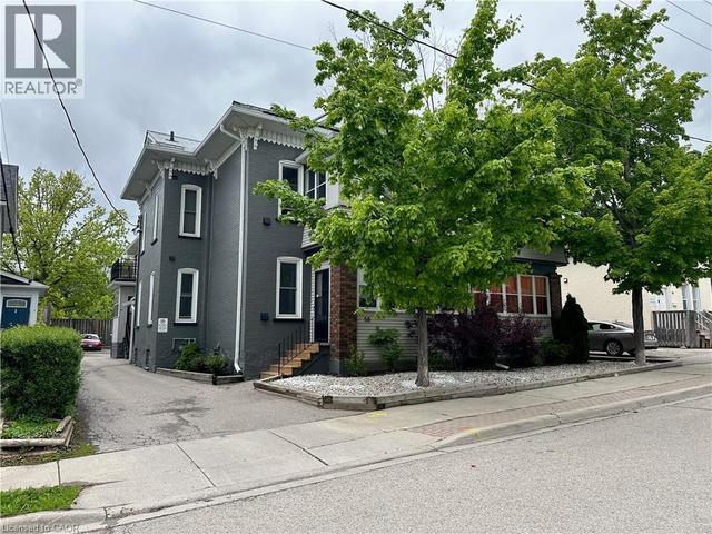 58 MADISON Avenue N  Kitchener, ON N2H 2Z6