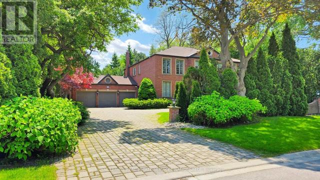 21 FOREST HEIGHTS BOULEVARD Toronto, ON M2L 1G4
