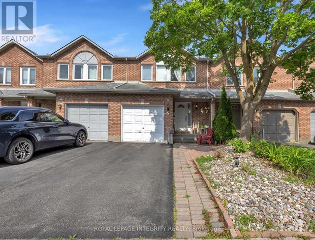 7 WESTPOINTE CRESCENT  Ottawa, ON K2G 5Z1