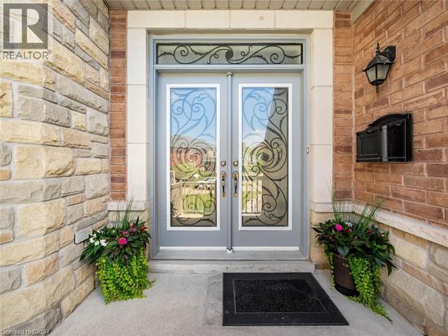 655 KOZEL Court  Mississauga, ON L4Z 4E4