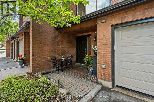 6 - 625 RICHMOND ROAD  Ottawa, ON K2A 0G6