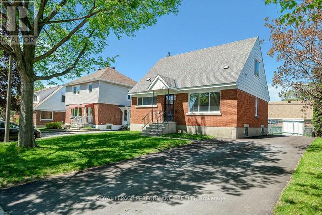535 DUNBRACK STREET  Ottawa, ON K1K 1J4