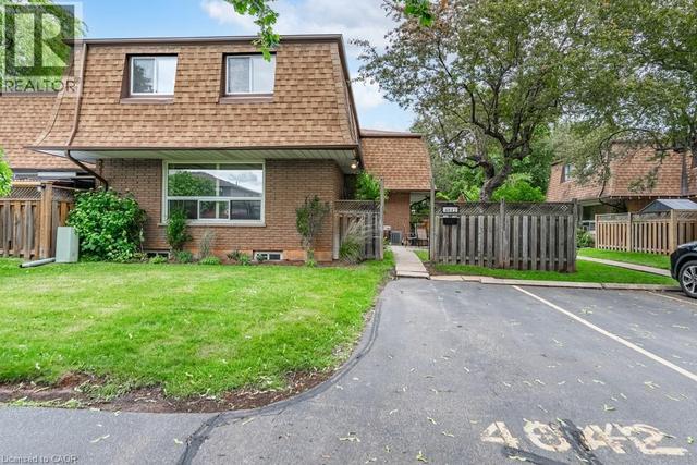 4042 LONGMOOR Drive Unit# 4  Burlington, ON L7L 1X2
