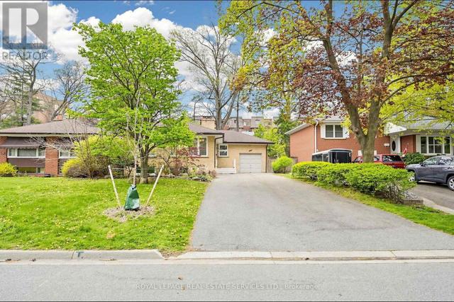 3009 O'HAGAN DRIVE  Mississauga, ON L5C 2C4