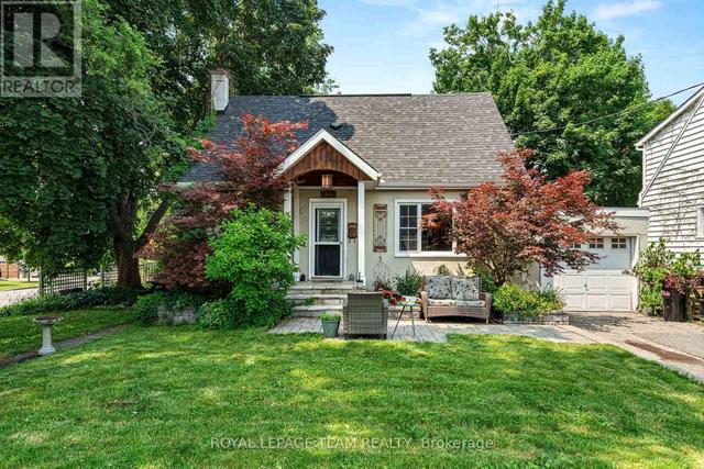 421 GREENWOOD AVENUE  Ottawa, ON K2A 0X5