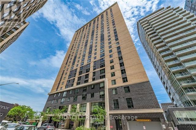 105 CHAMPAGNE AVENUE  Ottawa, ON K1S 4P3