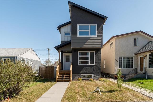 .5 223 Royal Avenue  Winnipeg, MB R2V 1H6
