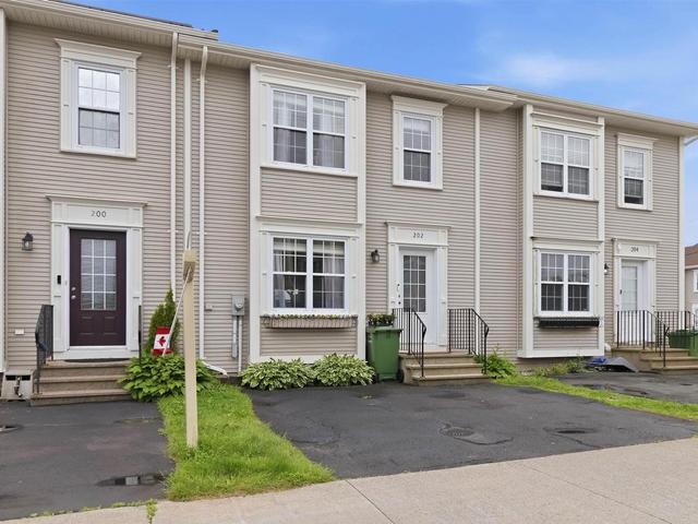 202 Transom Drive  Halifax, NS B3M 4T7