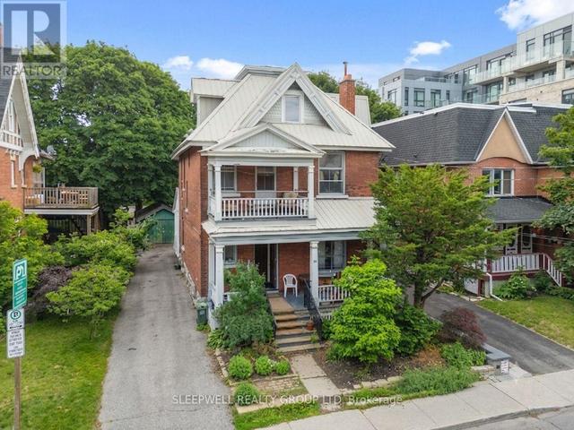 86 FOURTH AVENUE  Ottawa, ON K1S 2L2