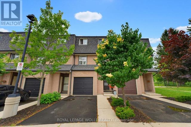 4 - 138 BLACKHORNE DRIVE  Kitchener, ON N2E 1Z3