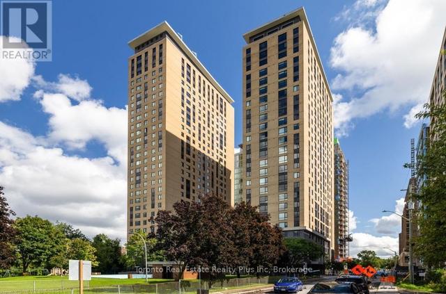 1918 - 105 CHAMPAGNE AVENUE S  Ottawa, ON K1S 4P3