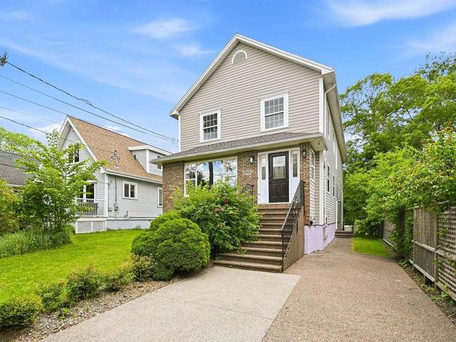 5743 Southwood Drive  Halifax, NS B3H 1E6