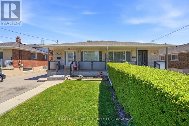 1585 CORAM CRESCENT  Mississauga, ON L4X 1L1