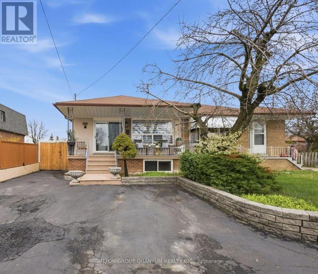1257 ALEXANDRA AVENUE  Mississauga, ON L5E 2A7