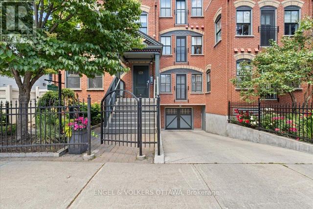 2 - 139 GUIGUES AVENUE  Ottawa, ON K1N 5J1
