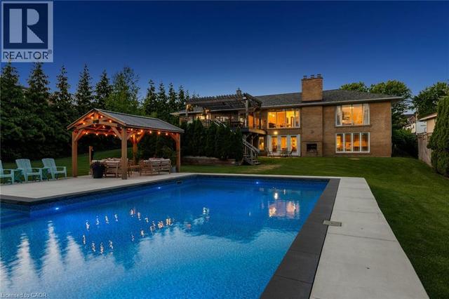 1648 CREDITON Parkway  Mississauga, ON L5G 3X3