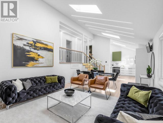 13 SWANHURST BOULEVARD  Mississauga, ON L5N 1B6